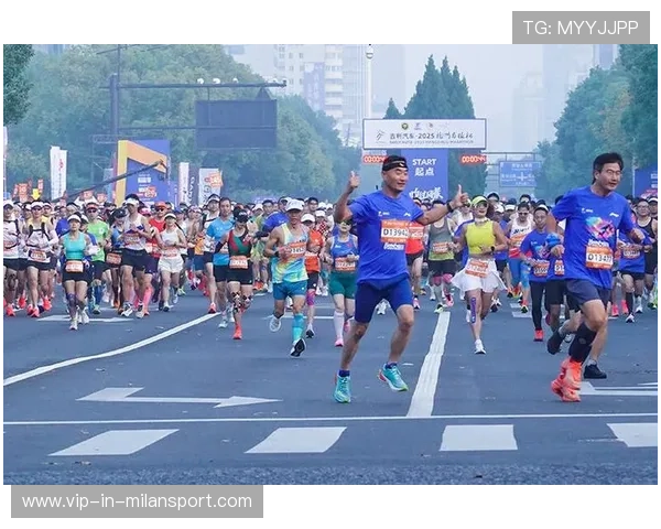 2025杭州马拉松：三万跑者竞逐“最美赛道”