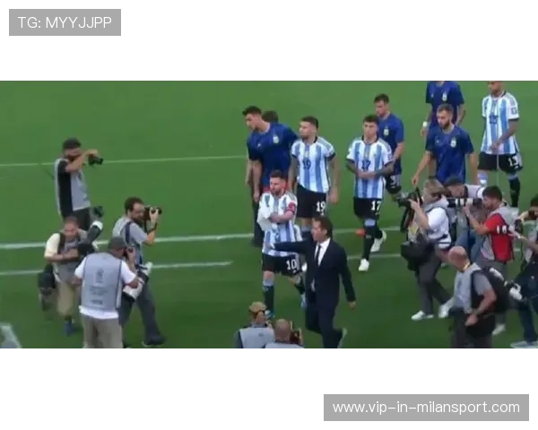 球员表示更衣室气氛紧张,主力或爆发交易请求 球员表示更衣室气氛紧张,主力或爆发交易请求